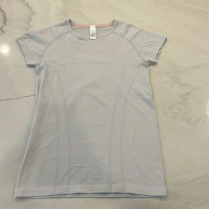 Rare ivivva Swiftly fly Tech short sleeve shirt